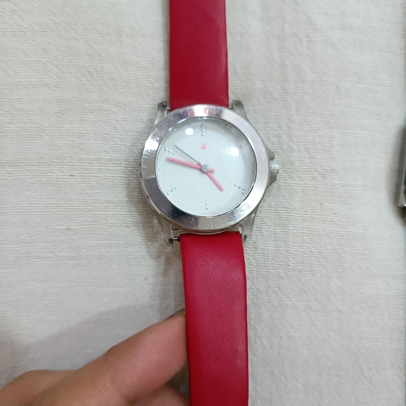 Fastrack watches for women ( set of 2) - Picture 3 of 6